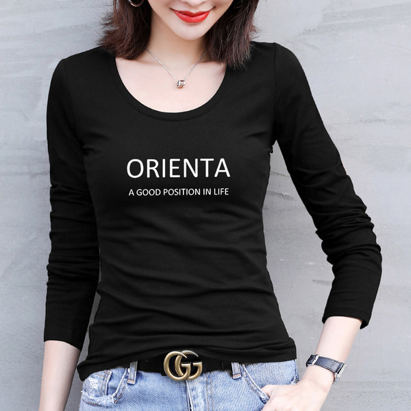 Ženska bluza sa natpisom i okruglim izrezom u više boja