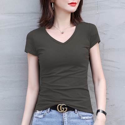 Jednobojni model ženske bluze sa špic izrezom i kratkim rukavima