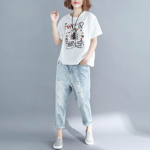 Γυναικείο μπλουζάκι με κοντά μανίκια και έγχρωμη επιγραφή