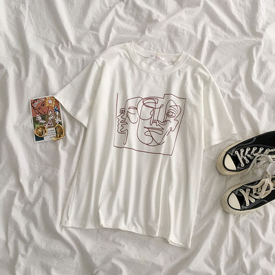 Μοντέρνο γυναικείο μπλουζάκι με κοντά μανίκια