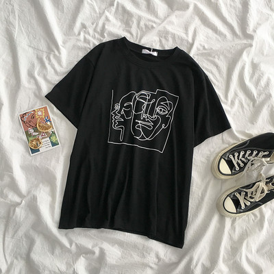 Μοντέρνο γυναικείο μπλουζάκι με κοντά μανίκια