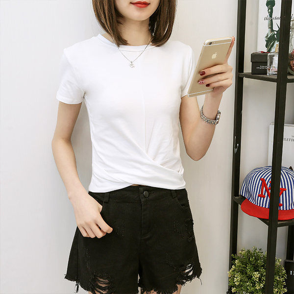 Γυναικεία μονόχρωμη μπλούζα με κοντά μανίκια