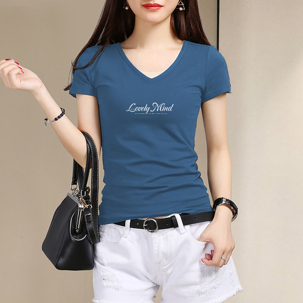 Casual μπλουζάκι με επιγραφή και ντεκολτέ 