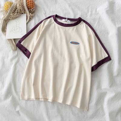 Sieviešu ikdienas blūze ar emblēmu un īsām piedurknēm