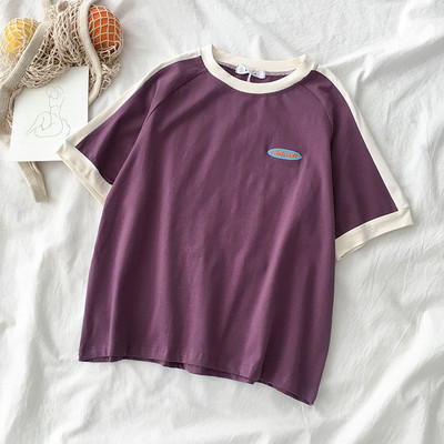 Sieviešu ikdienas blūze ar emblēmu un īsām piedurknēm