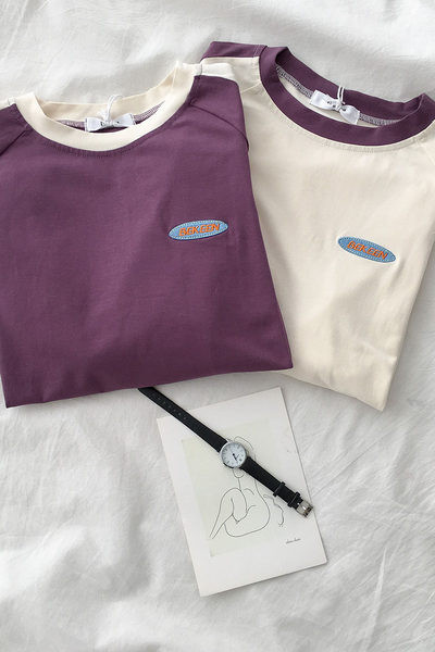 Sieviešu ikdienas blūze ar emblēmu un īsām piedurknēm