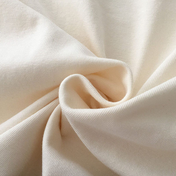 Sieviešu ikdienas blūze ar emblēmu un īsām piedurknēm