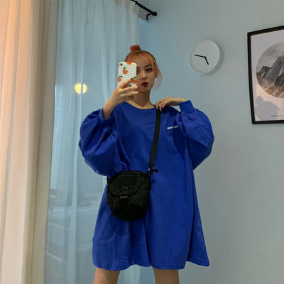 Γυναικεία μπλούζα με στρογγυλή λαιμόκοψη και φαρδιά μανίκια