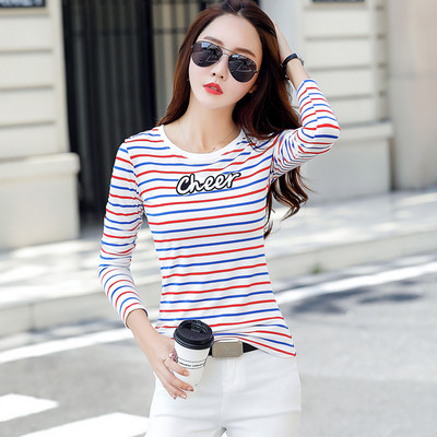 Γυναικεία ριγέ μπλούζα με στρογγυλή λαιμόκοψη και επιγραφή