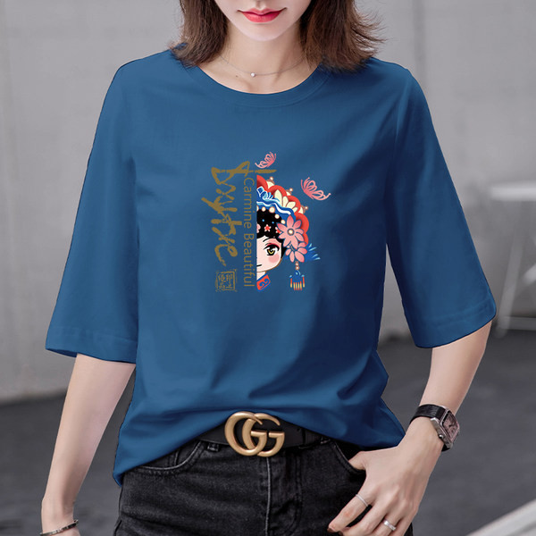 Ženska moderna bluza s printom u boji i ovalnim dekolteom