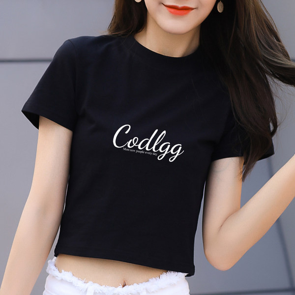 Ženska bluza u bijeloj i crnoj boji sa natpisom