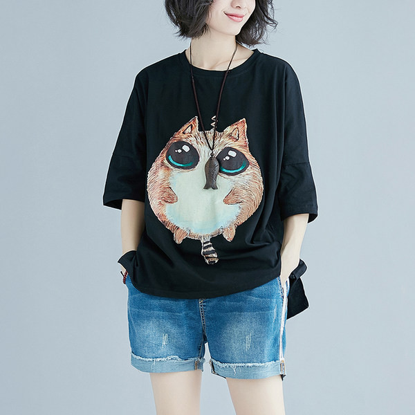 Ležerna ženska bluza sa 3D aplikacijom