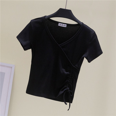 Κοντή σλιμ μπλούζα με λαιμόκοψη και κορδόνια