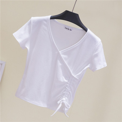 Κοντή σλιμ μπλούζα με λαιμόκοψη και κορδόνια