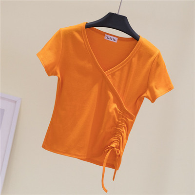 Κοντή σλιμ μπλούζα με λαιμόκοψη και κορδόνια