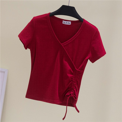 Κοντή σλιμ μπλούζα με λαιμόκοψη και κορδόνια