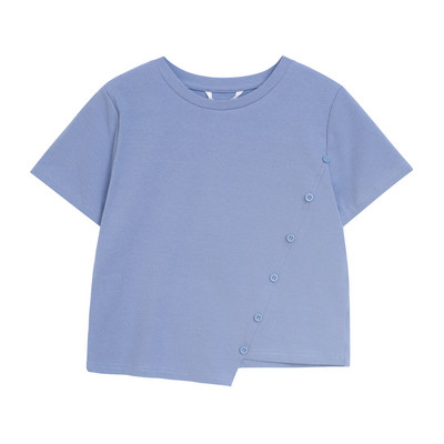 Γυναικεία μπλούζα με ασύμμετρη στερέωση και οβάλ λαιμόκοψη