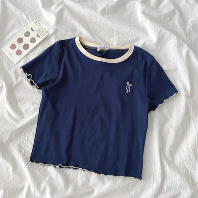 Γυναικεία μπλούζα με κοντά μανίκια και κεντήματα