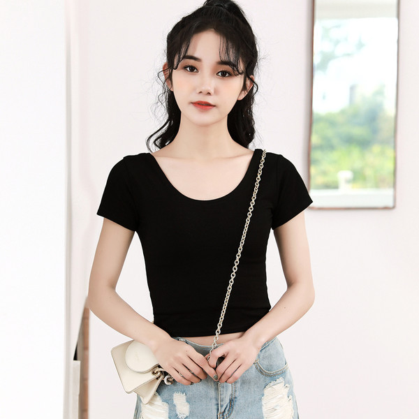 Običan model kratke majice s ovalnim izrezom