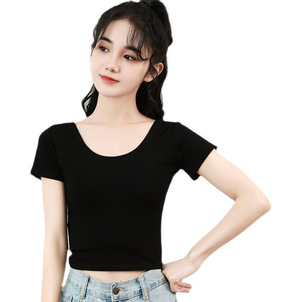 Običan model kratke majice s ovalnim izrezom