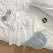 Casual γυναικείο άσπρο μπλουζάκι με κοντά μανίκια