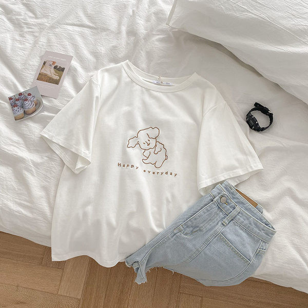 Casual γυναικείο άσπρο μπλουζάκι με κοντά μανίκια