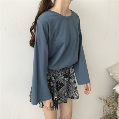 Μονόχρωμη μπλούζα με μακρύ μανίκι φαρδιά μοντέλο