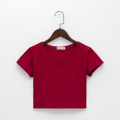 Κοντή σλιμ μπλούζα με ντεκολτέ - απλό μοντέλο