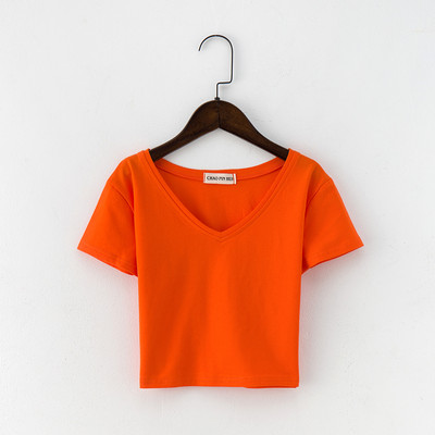 Κοντή σλιμ μπλούζα με ντεκολτέ - απλό μοντέλο