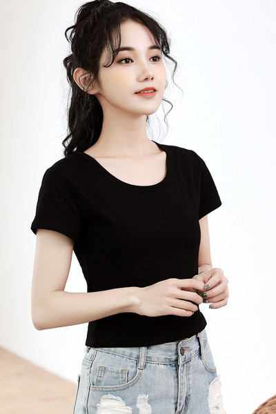 Pripijena ženska bluza s ovalnim izrezom - jednobojni model