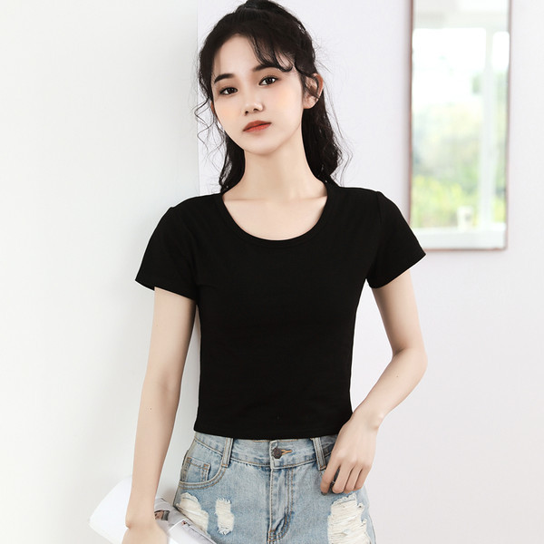 Pripijena ženska bluza s ovalnim izrezom - jednobojni model