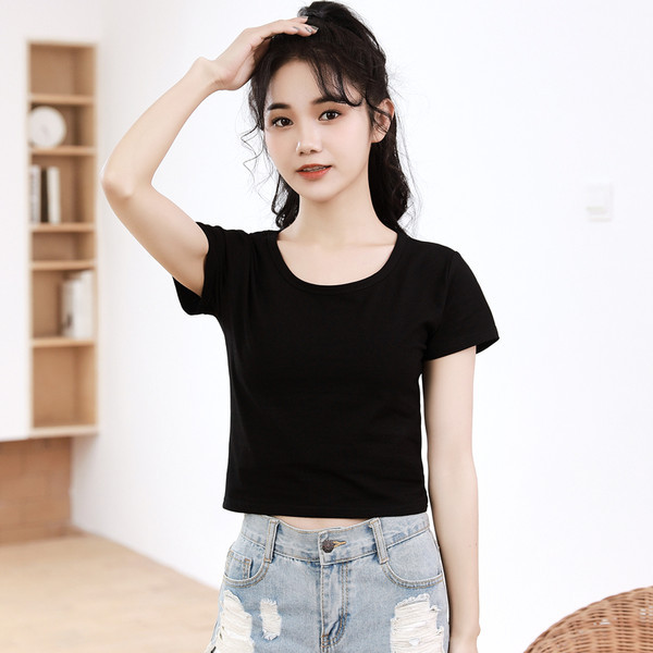 Pripijena ženska bluza s ovalnim izrezom - jednobojni model