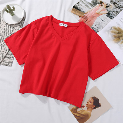 Īss plats T-krekls ar špica kakla izgriezumu