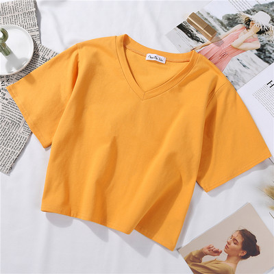 Īss plats T-krekls ar špica kakla izgriezumu