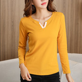 Καθημερινή γυναικεία μπλούζα με μοντέρνο ντεκολτέ