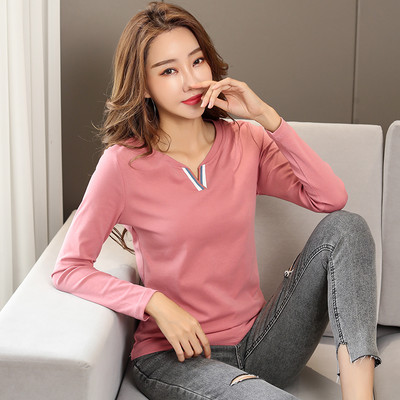 Καθημερινή γυναικεία μπλούζα με μοντέρνο ντεκολτέ