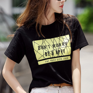 Casual γυναικεία μπλούζα με απλικέ σε διάφορα χρώματα