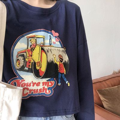 Casual γυναικεία μπλούζα με οβάλ ντεκολτέ και πολύχρωμο απλικέ