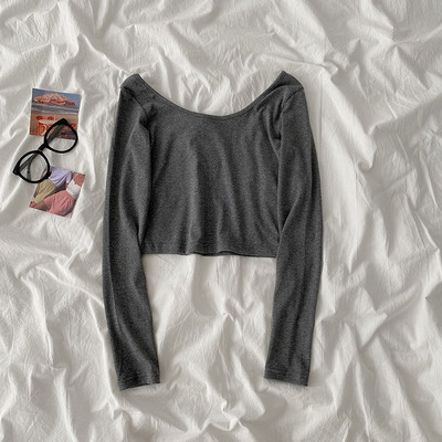 Γυναικεία μπλούζα με λαιμόκοψη και μακριά μανίκια