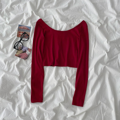 Γυναικεία μπλούζα με λαιμόκοψη και μακριά μανίκια