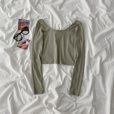 Γυναικεία μπλούζα με λαιμόκοψη και μακριά μανίκια