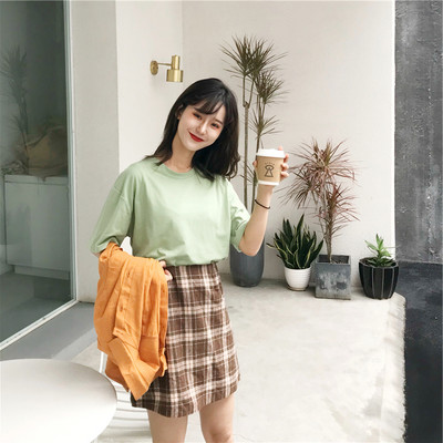 Γυναικείο μονόχρωμο μπλουζάκι - φαρδιά μοντέλο