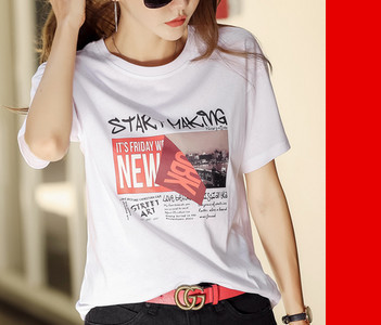 Kelių spalvų modernūs moteriški marškinėliai su raštu ir apvalia iškirpte