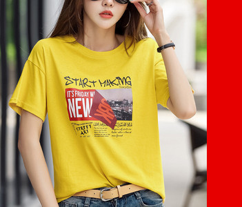 Kelių spalvų modernūs moteriški marškinėliai su raštu ir apvalia iškirpte