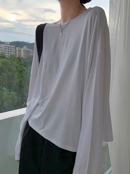 Κοντή φαρδιά μπλούζα με μακριά μανίκια