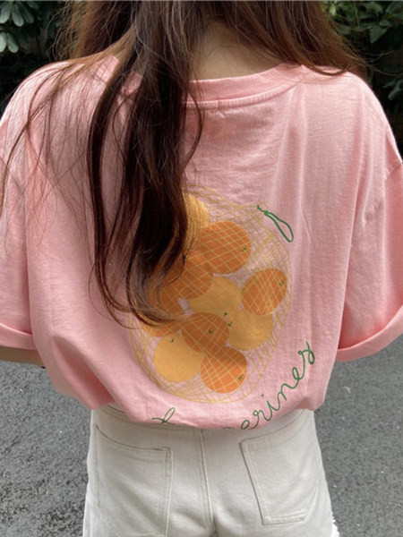 Ljetna ženska majica s aplikacijom u boji