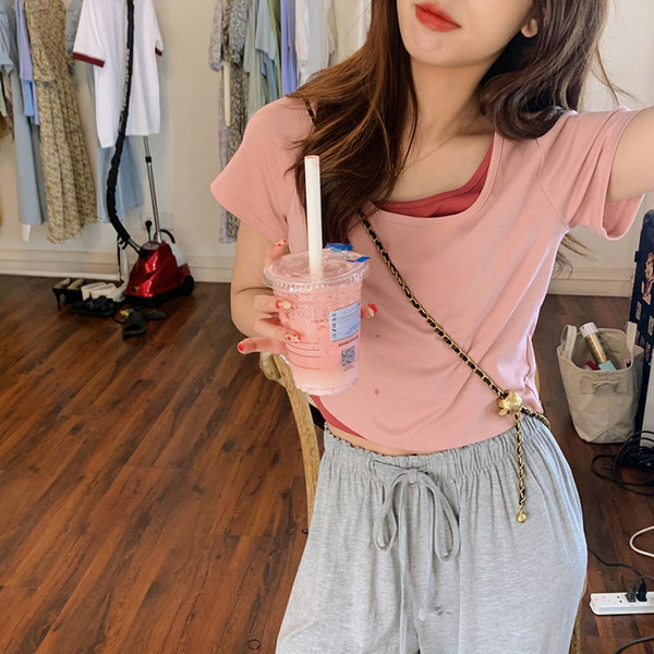 Ženska majica s okruglim izrezom i kratkim rukavima