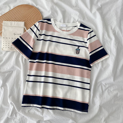 Ριγέ γυναικείο μπλουζάκι με κεντήματα και κοντά μανίκια