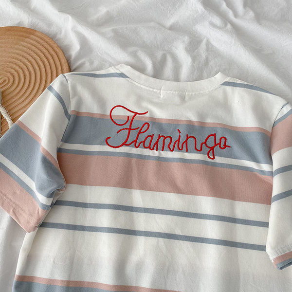 Ριγέ γυναικείο μπλουζάκι με κεντήματα και κοντά μανίκια