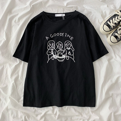 Γυναικείο μπλουζάκι με στρογγυλή λαιμόκοψη και απλικέ